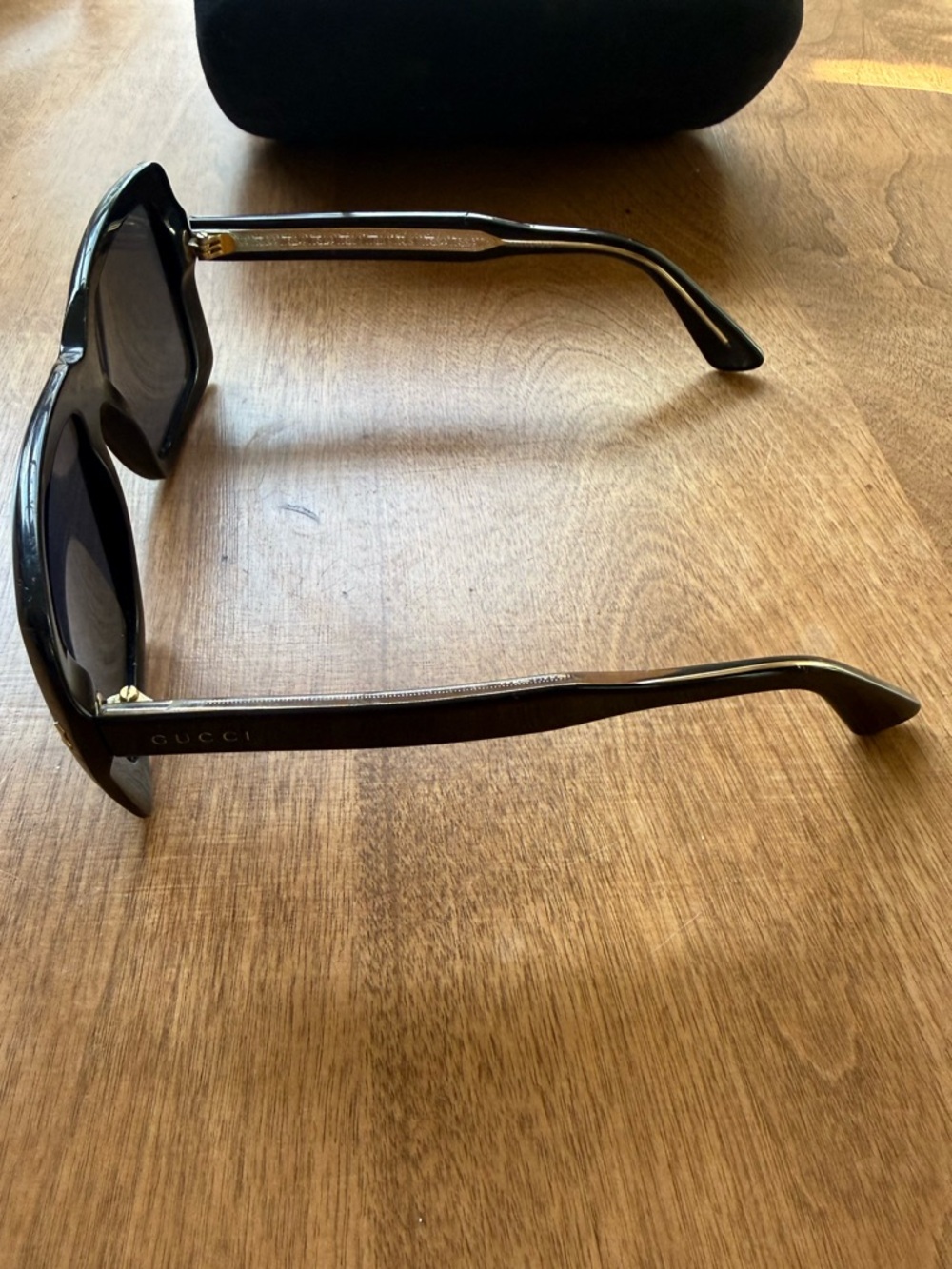 Authentic Gucci sunglasses (comes with Gucci case) - Picture 4 of 6
